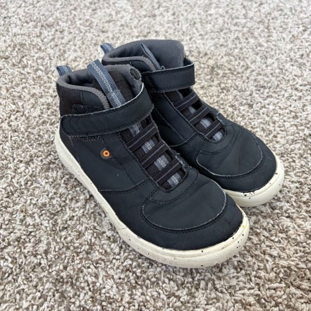 Size 2 / Boys BOGS Boots